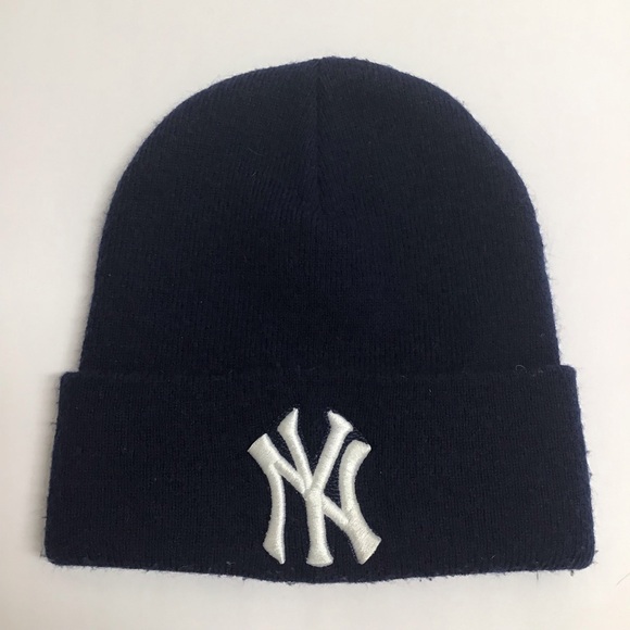 New York Yankees Beanie Blue Knit Hat Vintage MLB Embroidered NY Logo Cuffed Cap - Picture 7 of 7
